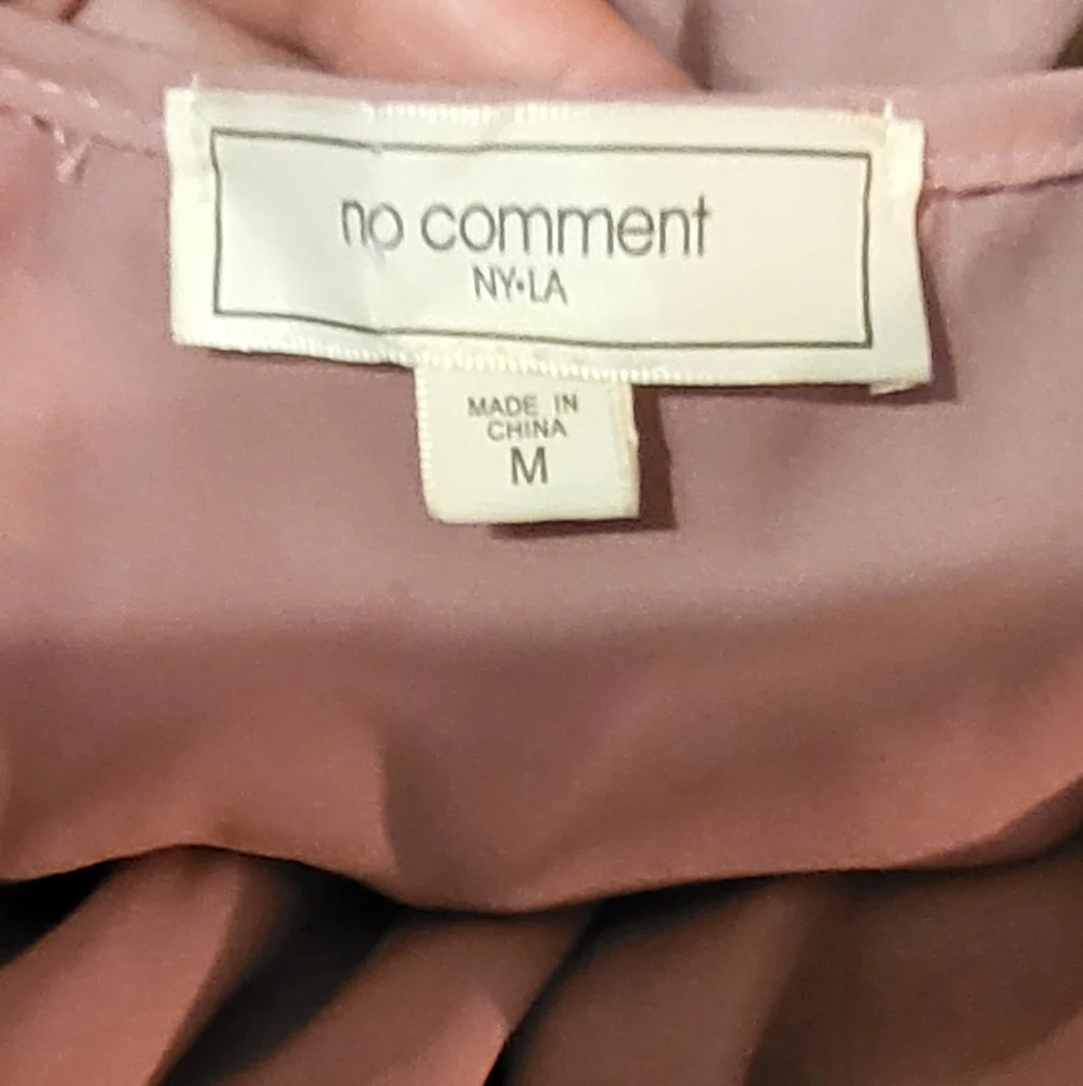med) No Comment Blouse - Picture 5 of 5